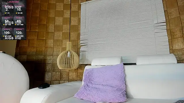 Snapshot of TOWERS21_ chatting on January 21, 2025, 8:43 pm TOWERS21 online show from January 21, 2025, 8:43 pm