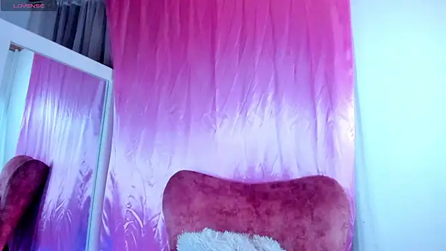  jade white  online show from January 29, 2025, 12:56 pm