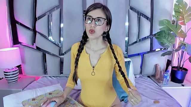  jade white  online show from November 26, 2025, 1:56 pm