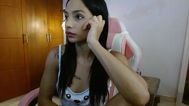 AnnitaSerna  online show from November 12, 2025, 4:13 am