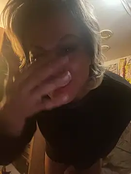 HoneyBdaQueen online show from January 8, 2025, 4:34 am