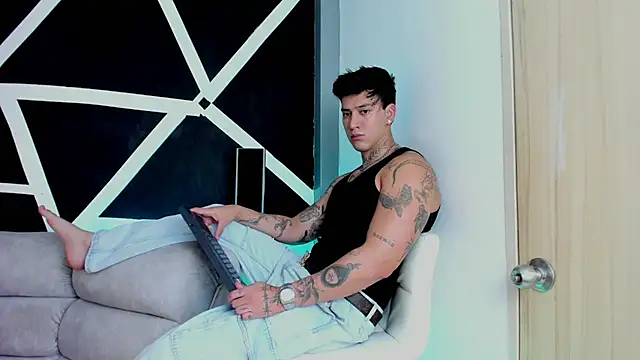 JUSTIN FULLER1 online show from November 1, 2025, 7:27 pm