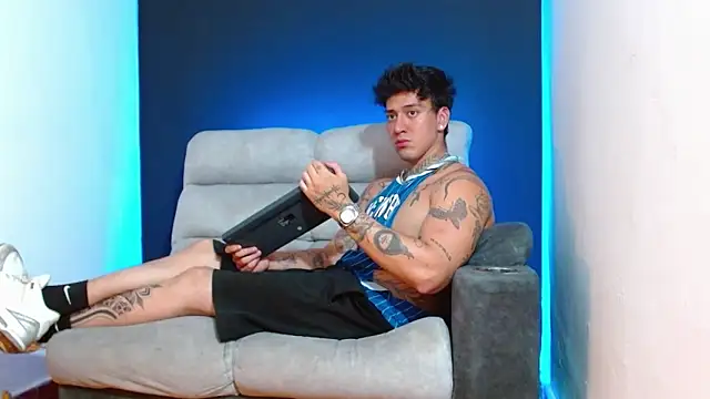 JUSTIN FULLER1 online show from December 23, 2025, 12:08 am