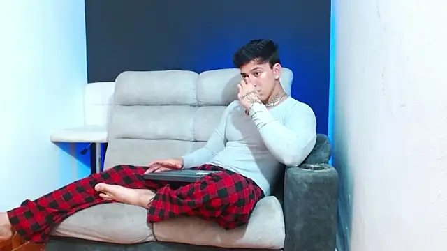 JUSTIN FULLER1 online show from April 12, 2026, 12:37 am