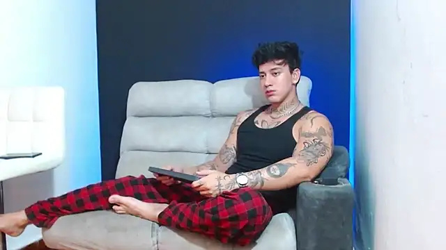 JUSTIN FULLER1 online show from May 12, 2026, 3:42 pm