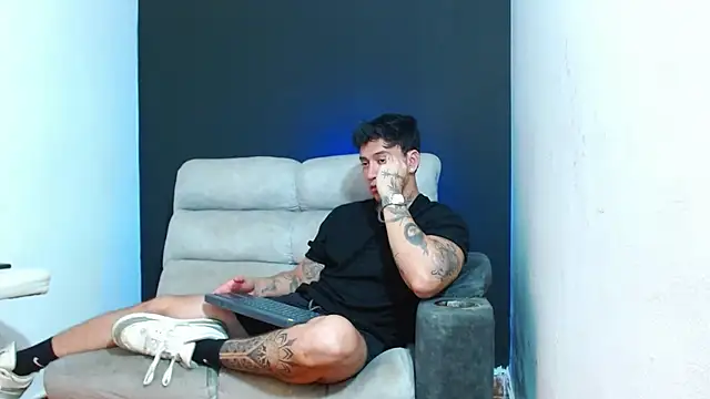 Snapshot of JUSTIN_FULLER1 chatting on July 7, 2026, 1:08 am JUSTIN FULLER1 online show from July 7, 2026, 1:08 am
