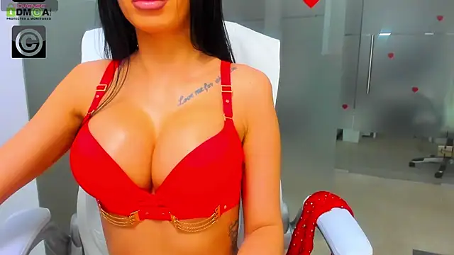 Queenrafaella online show from February 18, 2026, 3:46 am