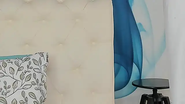 SkinnyDolly online show from April 5, 2026, 2:09 am