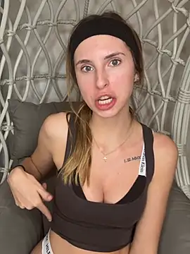 emma05 online show from February 21, 2026, 7:37 pm