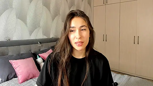 Bambiii bby online show from March 4, 2025, 6:04 am