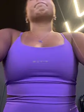 lariic online show from September 22, 2025, 7:27 pm