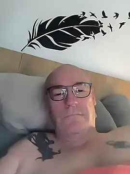 Snapshot of bogland33 chatting on June 3, 2026, 8:58 pm bogland33 online show from June 3, 2026, 8:58 pm