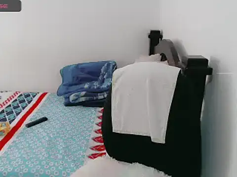 Snapshot of emily_rouxx chatting on December 6, 2024, 2:17 pm emily rouxx online show from December 6, 2024, 2:17 pm