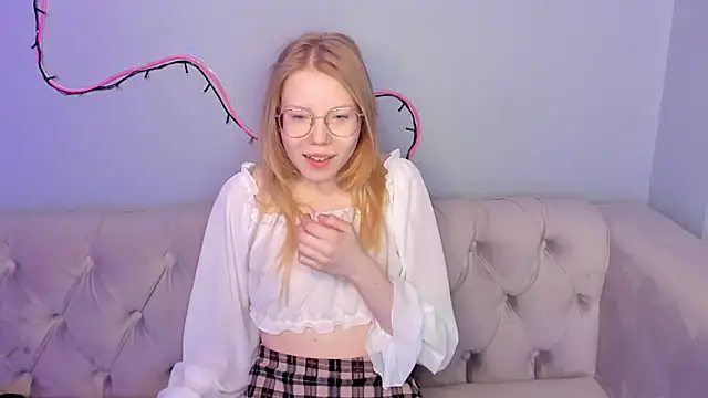 Snapshot of Esme_Runn chatting on January 29, 2025, 3:47 pm Esme Runn online show from January 29, 2025, 3:47 pm