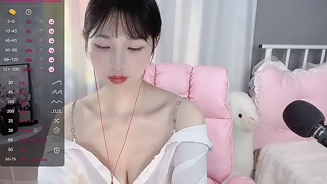 Snapshot of -Jolene-688- chatting on January 3, 2025, 12:11 am -Jolene-688- online show from January 3, 2025, 12:11 am