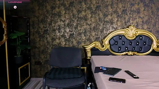 Snapshot of AaronMuscle chatting on September 8, 2025, 4:39 pm AaronMuscle online show from September 8, 2025, 4:39 pm