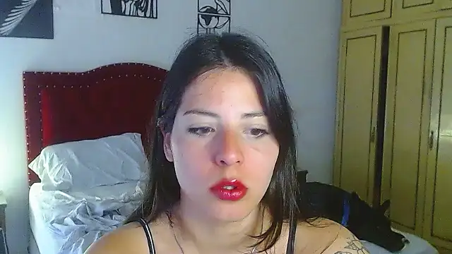 Snapshot of Alma-Mora chatting on September 19, 2025, 10:27 am Alma-Mora online show from September 19, 2025, 10:27 am