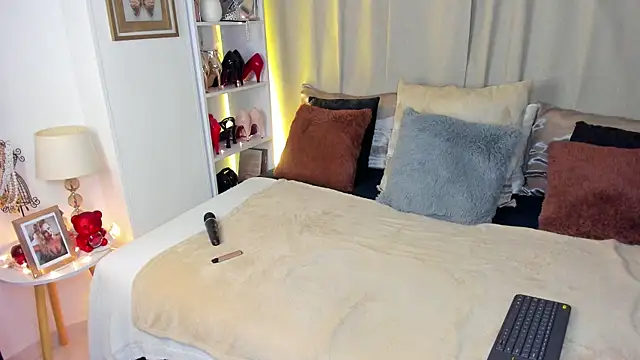 AnnaRouge online show from April 30, 2026, 3:46 am