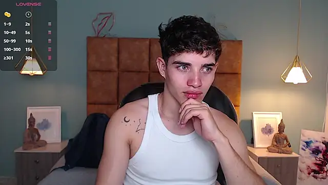 AlejooTwink online show from December 30, 2024, 6:49 pm