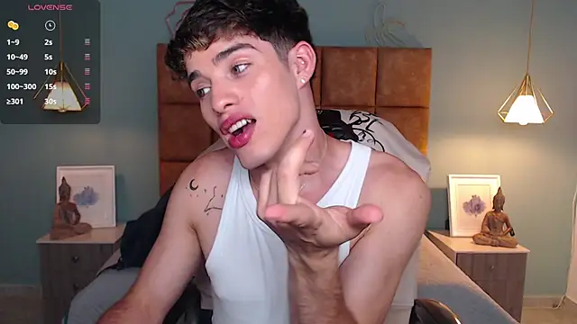 AlejooTwink online show from December 30, 2024, 9:50 pm