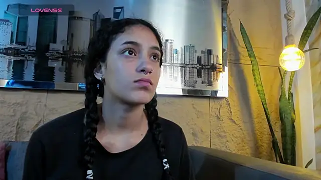 Layla 707 online show from November 5, 2025, 2:39 pm