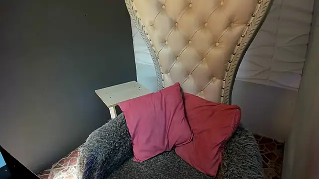 Layla 707 online show from March 31, 2026, 7:36 pm