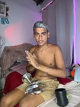 Snapshot of Leo_bunny_hot chatting on April 24, 2026, 10:45 pm Leo bunny hot online show from April 24, 2026, 10:45 pm