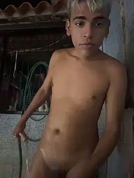 Snapshot of Leo_bunny_hot chatting on May 1, 2026, 2:05 am Leo bunny hot online show from May 1, 2026, 2:05 am