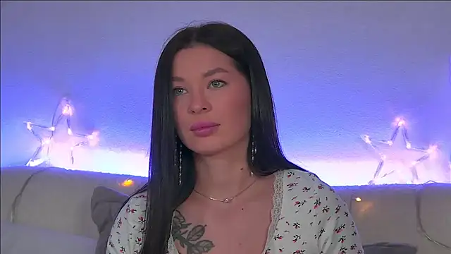 AlexandraBloom online show from January 5, 2025, 9:25 pm