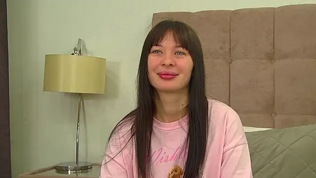 AlexandraBloom online show from February 5, 2026, 6:23 pm