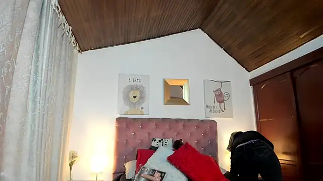 CelessteRedds online show from April 17, 2026, 11:46 am