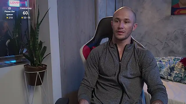 AxelFairchaild online show from April 15, 2026, 1:18 pm