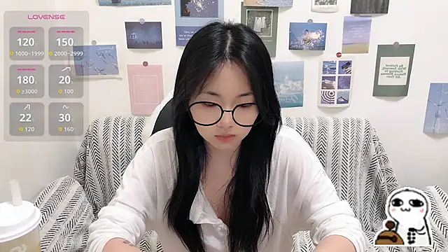 LiLiYbaby online show from May 13, 2026, 6:33 am
