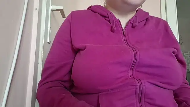 AalinnaK online show from December 13, 2024, 9:57 am