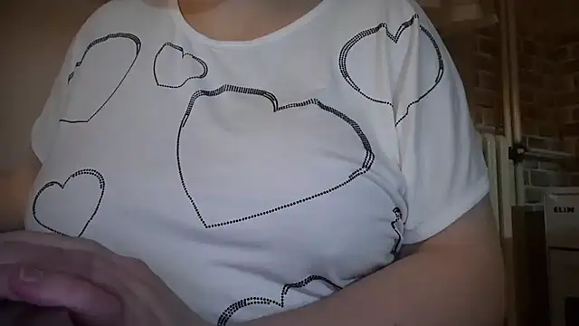 AalinnaK online show from December 2, 2025, 3:18 pm