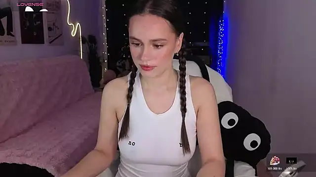 Emillias online show from December 23, 2025, 8:01 am