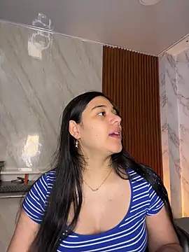 floriamANDjazmin online show from May 16, 2026, 6:50 pm