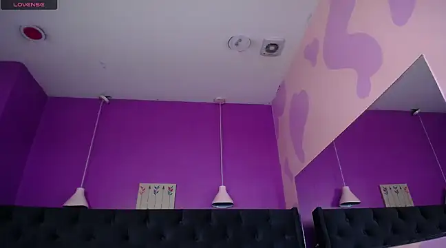 Snapshot of WenndyWild chatting on December 6, 2024, 8:48 am WenndyWild online show from December 6, 2024, 8:48 am