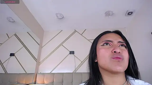 Snapshot of WenndyWild chatting on January 12, 2025, 10:23 am WenndyWild online show from January 12, 2025, 10:23 am