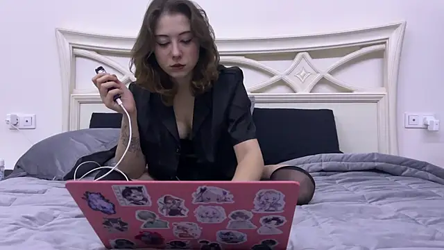 misswishh  online show from December 17, 2024, 7:48 pm