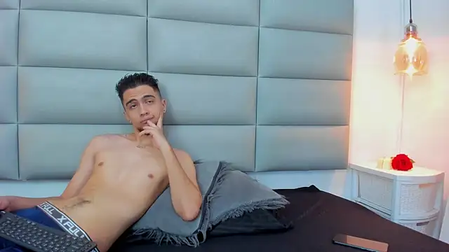 candy-vera online show from December 15, 2024, 7:42 pm