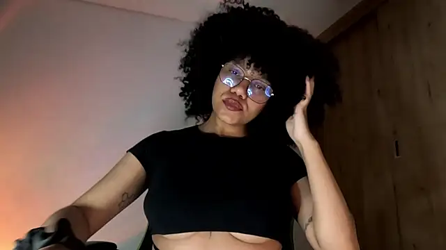 Snapshot of Ale_xandra chatting on June 27, 2026, 1:21 am Ale xandra online show from June 27, 2026, 1:21 am