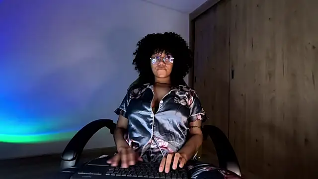 Snapshot of Ale_xandra chatting on July 2, 2026, 2:00 am Ale xandra online show from July 2, 2026, 2:00 am