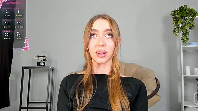 Snapshot of Lili_Roze_ chatting on December 5, 2024, 1:36 am Lili Roze online show from December 5, 2024, 1:36 am