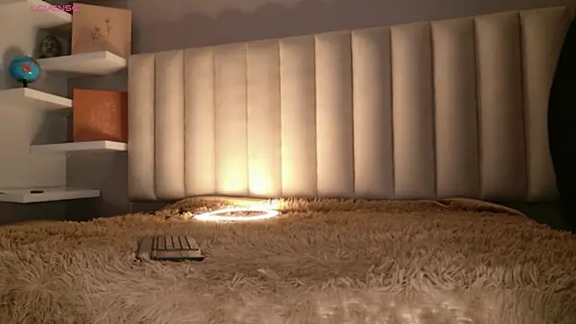 Megan mooree  online show from February 25, 2026, 12:37 pm