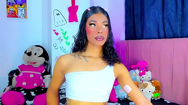 Snapshot of bloom444 chatting on September 23, 2025, 10:35 pm bloom444 online show from September 23, 2025, 10:35 pm