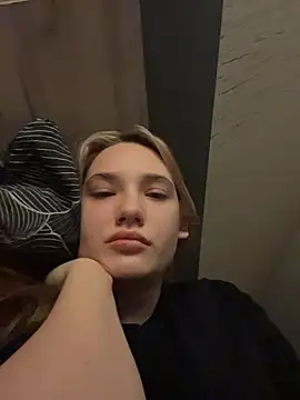 Holly Molii online show from June 5, 2026, 5:14 am
