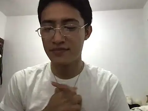 Snapshot of Akaerizz chatting on December 19, 2025, 6:31 am Akaerizz online show from December 19, 2025, 6:31 am