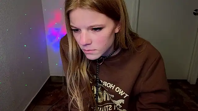 Snapshot of foxy_ana13 chatting on March 9, 2025, 7:23 am foxy ana13 online show from March 9, 2025, 7:23 am