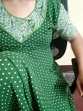 Snapshot of yourtamilcouple chatting on February 5, 2025, 6:04 pm yourtamilcouple online show from February 5, 2025, 6:04 pm